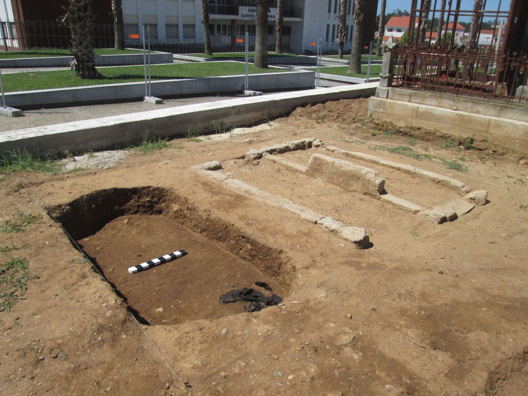 Acompanhamento arqueológico da empreitada de reconstrução e arranjos do Cemitério Velho de Cortegaça em Ovar 