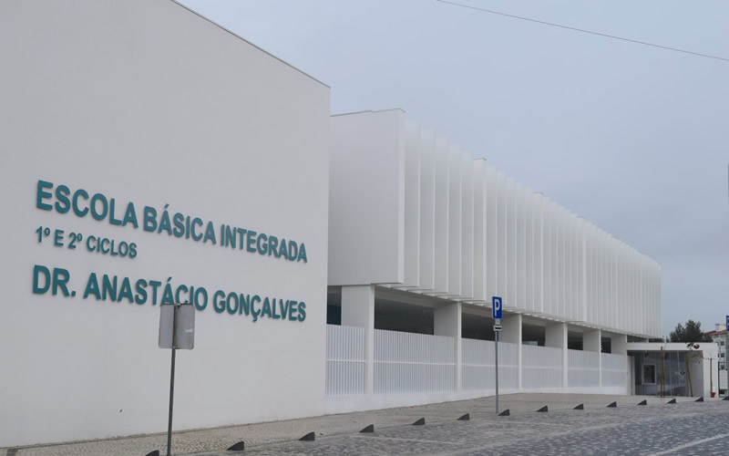 Ministro da Educação inaugura Centro Escolar de Alcanena cuja empreitada foi fiscalizada pela Riportico Engenharia 