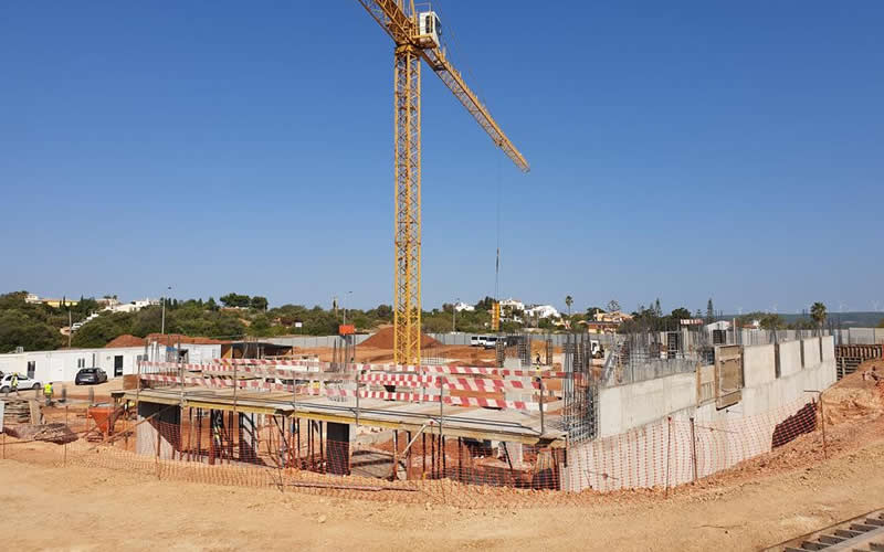 Fiscalização e coordenação de segurança em obra na Escola de Ensino Básico e Jardim de Infância na vila da Luz