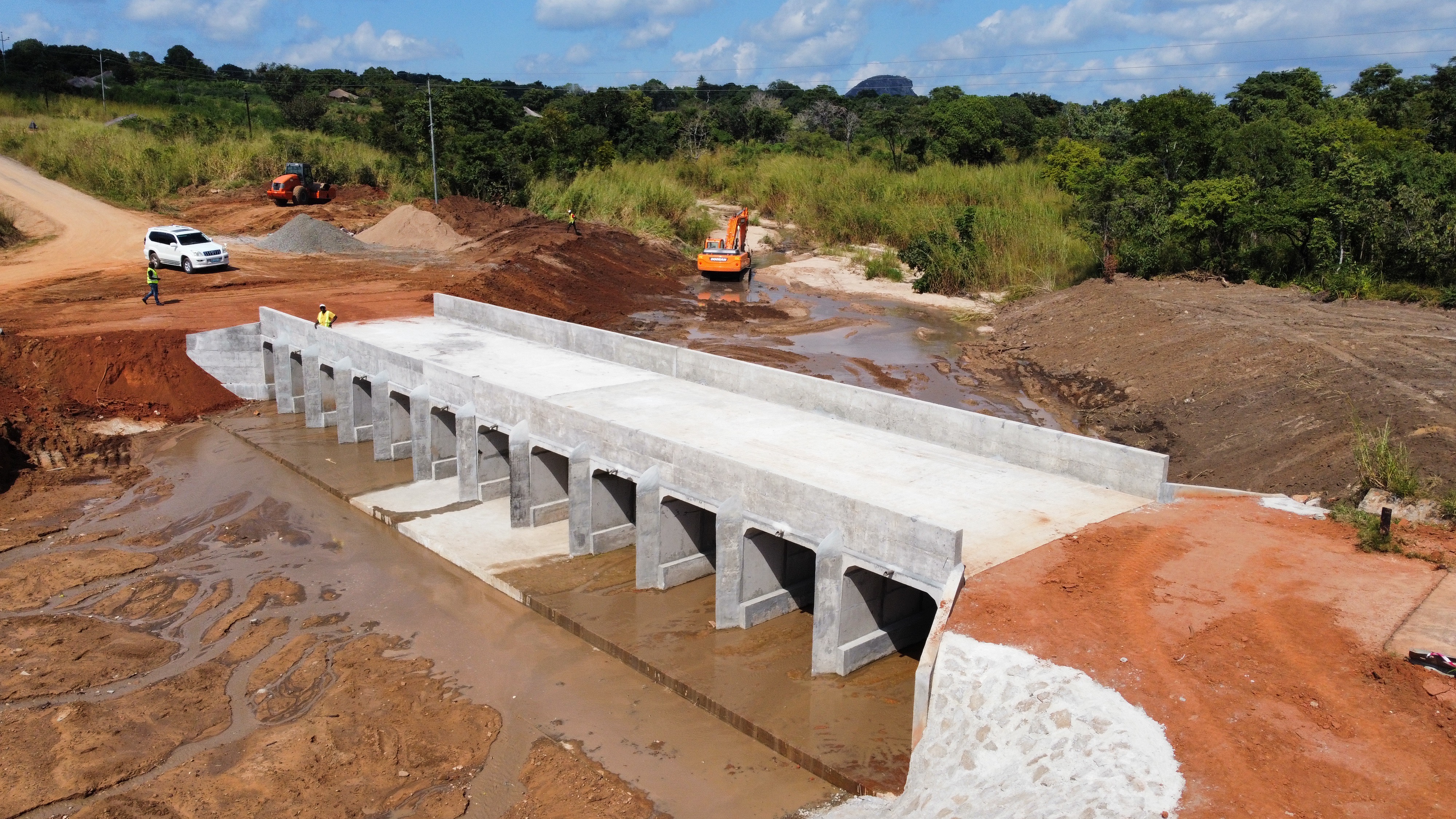Projeto executivo e fiscalização da reconstrução da ponte do Rio Mangrace na província da Zambézia